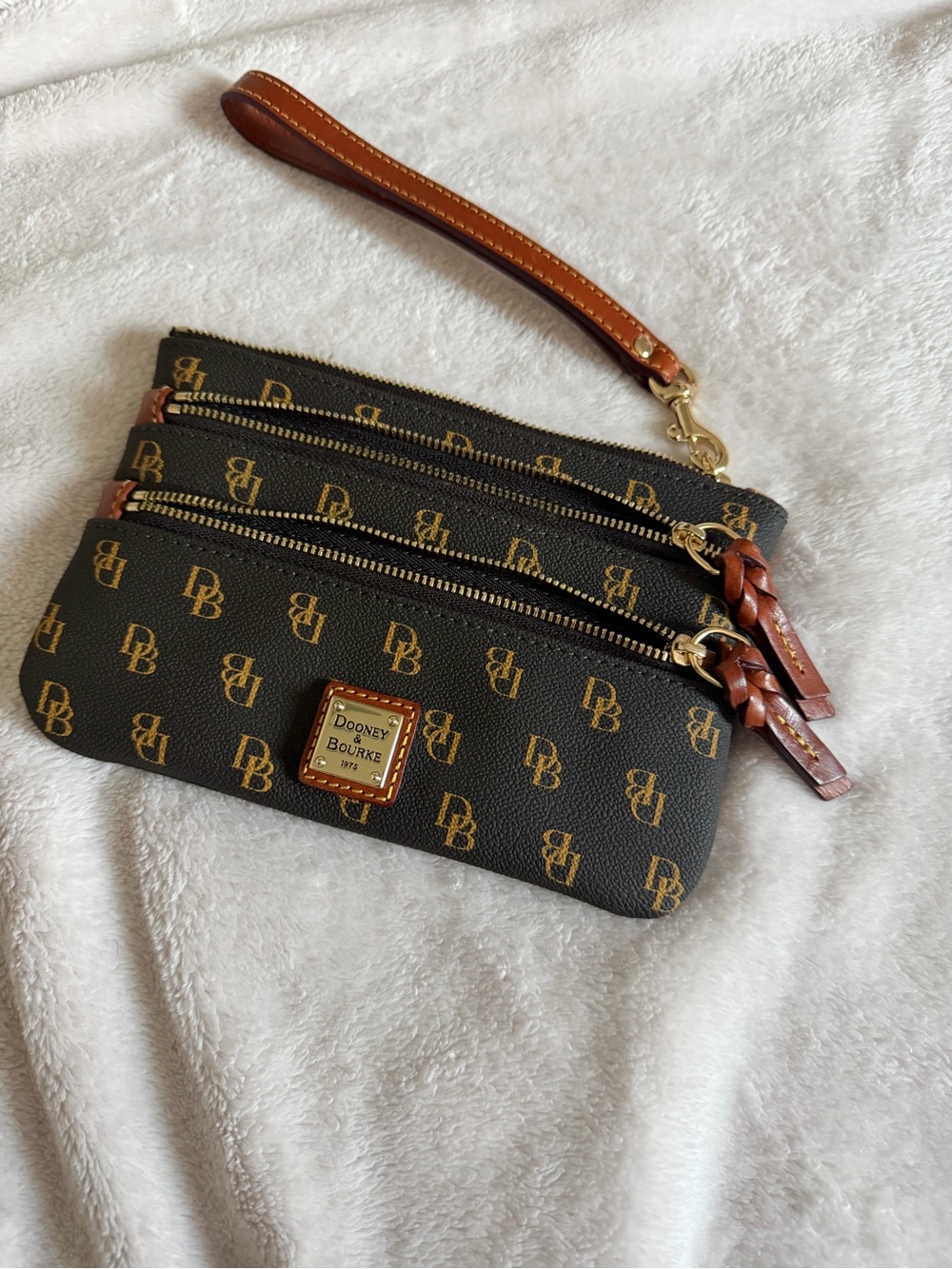 Dooney & Bourke Logo Wristlet